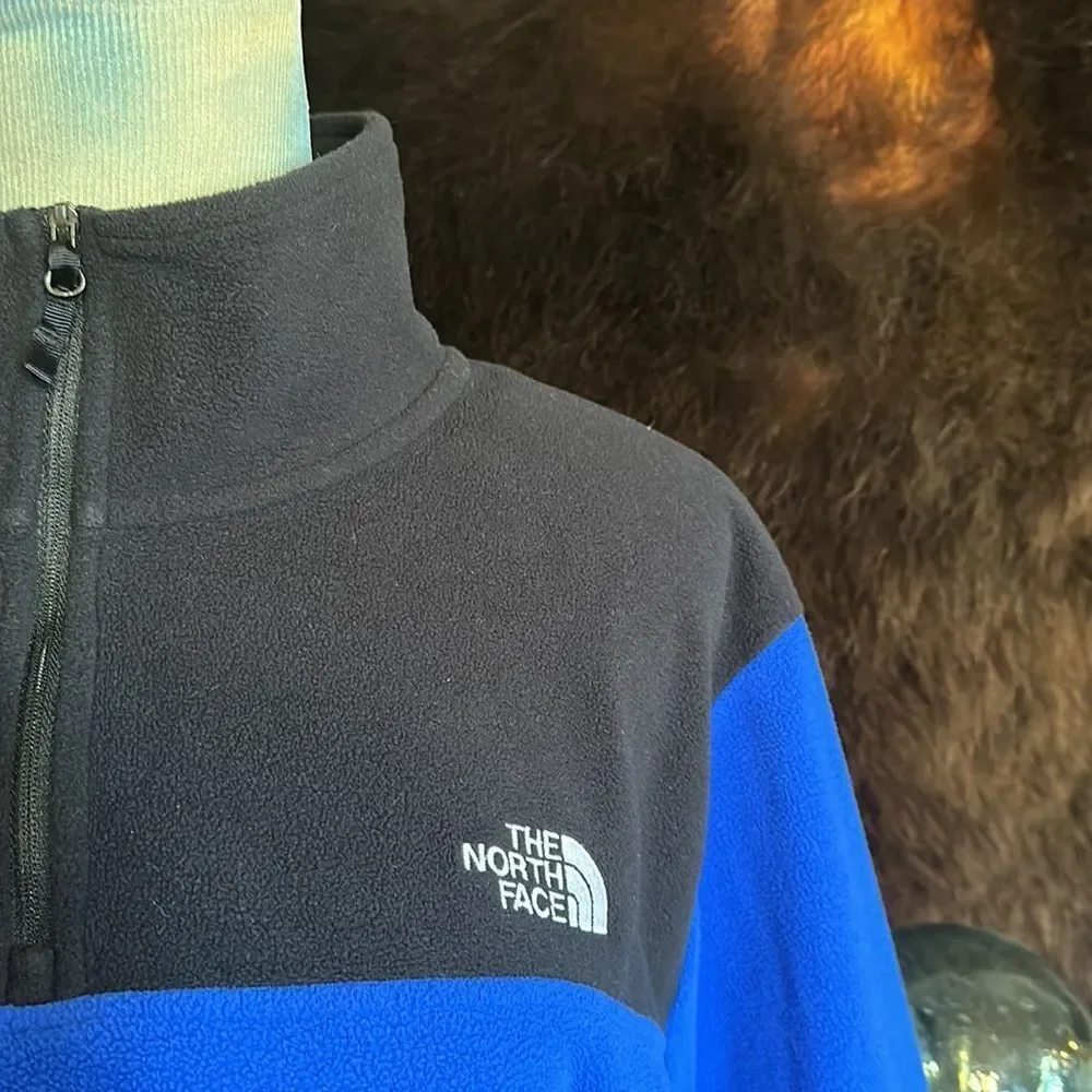 The North Face pullover L (899)